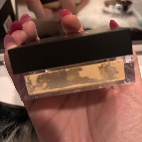 BYOD Translucent Setting Powder - Picture 3 of 4